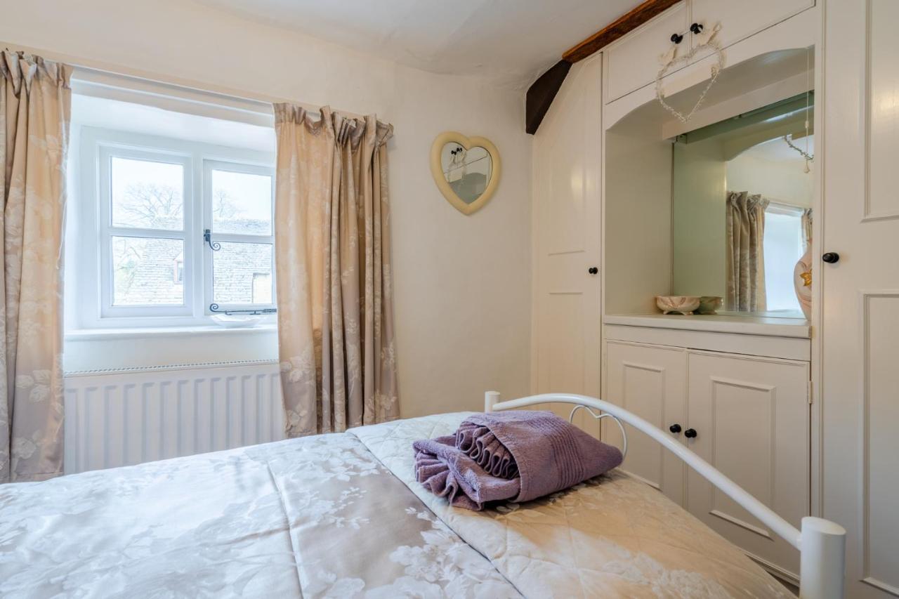 Forsythia Cottage バートン・オン・ザ・ウォーター エクステリア 写真
